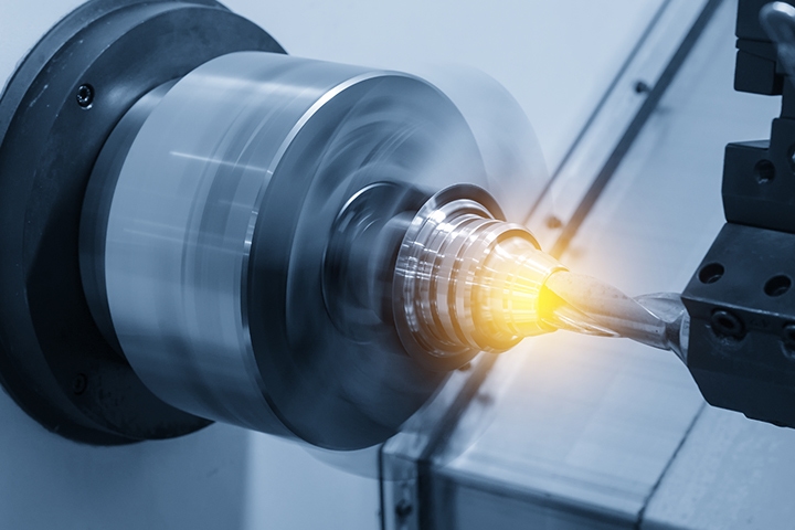 machine de tournage perçant la tige en forme de cône en acier