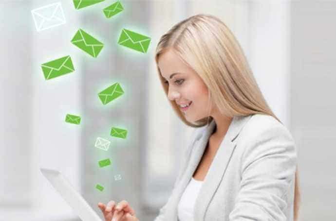 digital-email-tablet-lady-thumbnail digital-email-tablet-lady-thumbnail