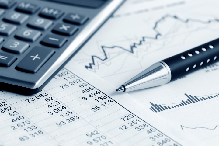The Retainer Gamble, a Cautionary Mad Men Tale: How to Turn Retained Invoices Into Cash Flow You Can Bet On