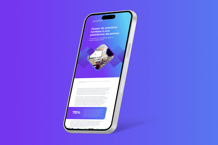 Mockup d'un smartphone avec le guide en cinq étapes pour la modernisation CCM