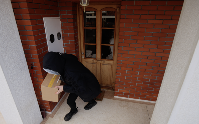 image of person stealing parcel from a porch